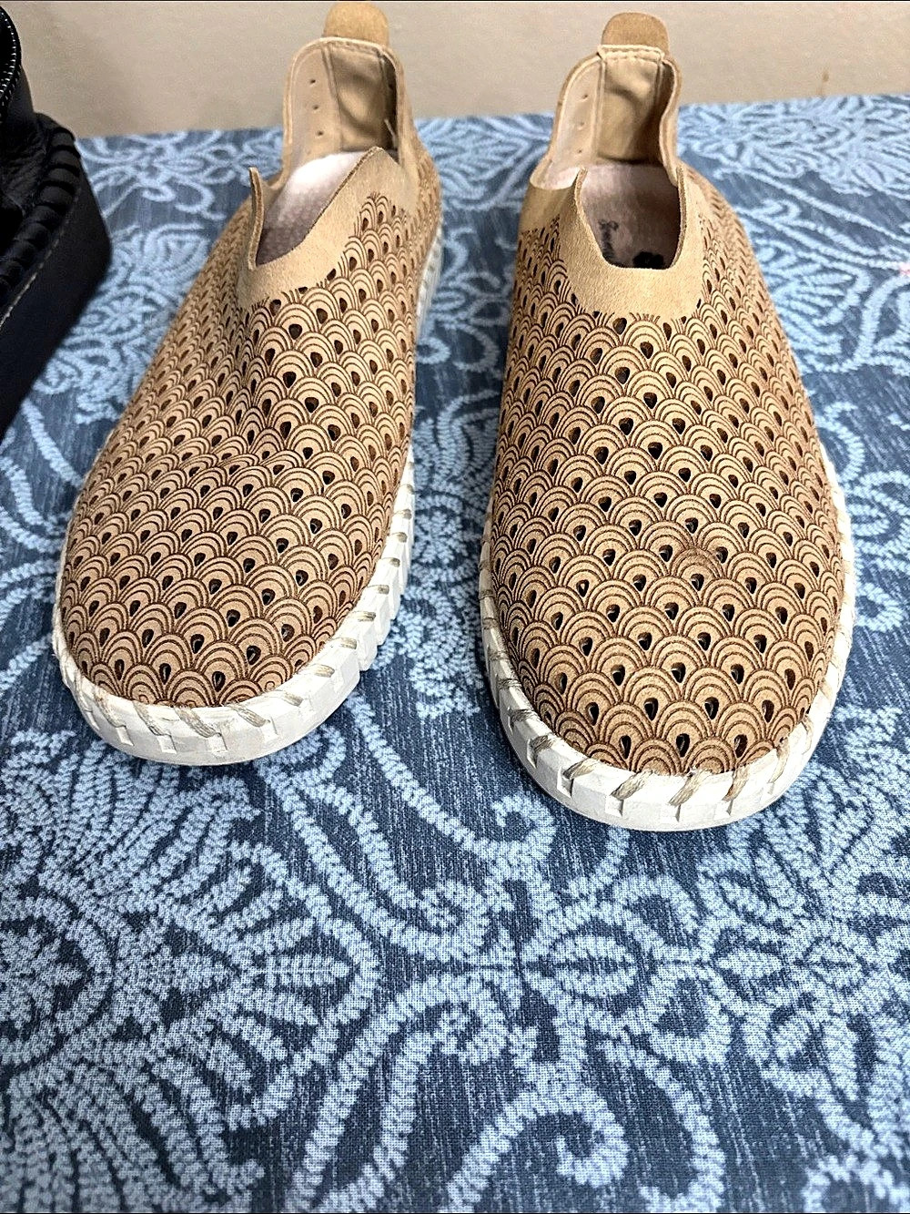 Women's Patterned Slip-On Sneakers in Tan & White